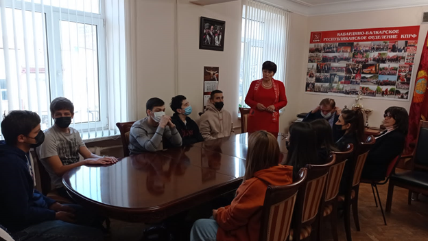 КБР. В Нальчике ветераны комсомола встретились с будущими юристами